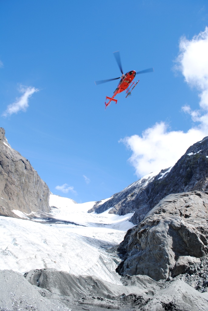 Explorer Yacht ATMOSPHERE - Helicopter to the Snow