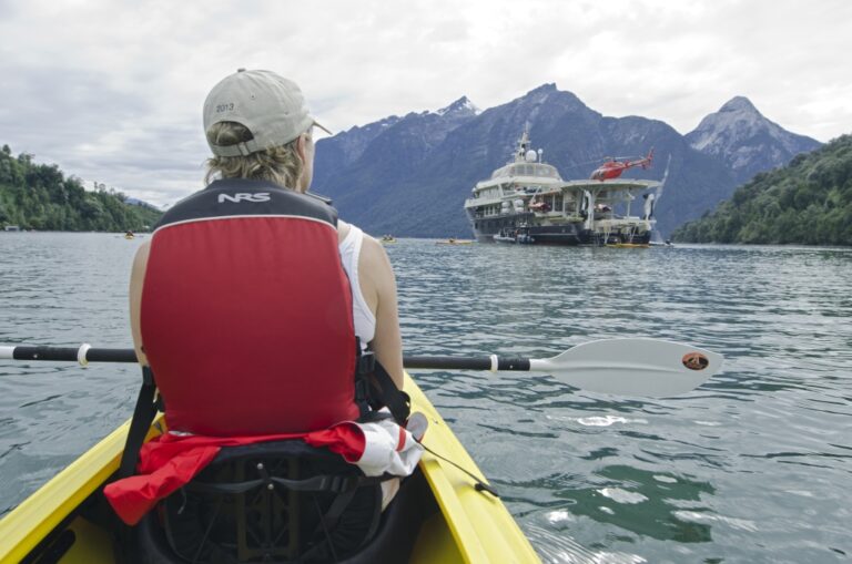 Explorer Yacht ATMOSPHERE - Kayaking on Charter