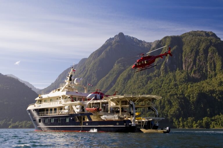 Explorer Yacht ATMOSPHERE - Profile
