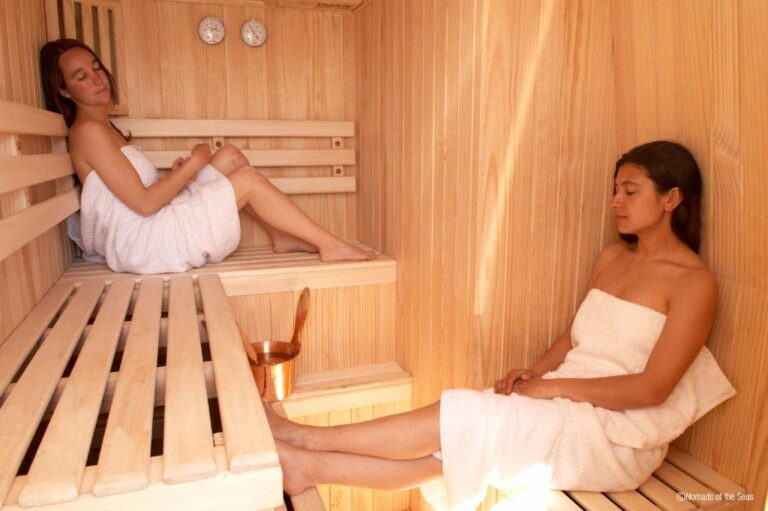 Explorer Yacht ATMOSPHERE - Sauna