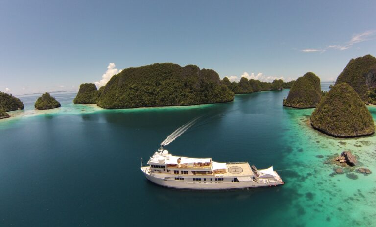 Explorer Superyacht SuRi