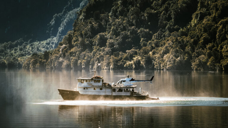 Explorer Yacht FLIGHTLESS