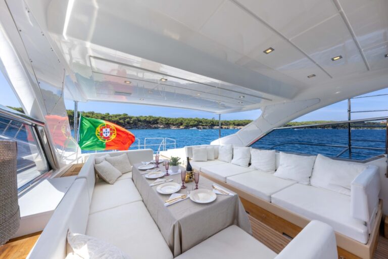 Exterior Relaxation Area Dining