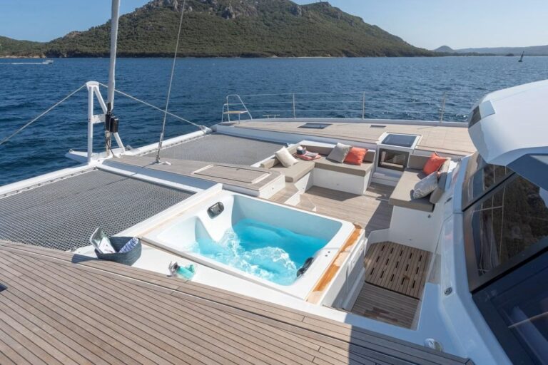 Exterior Relaxation Area With Bath
