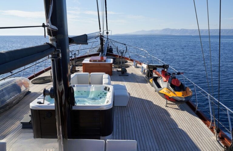 Exterior Relaxation Area With Bath