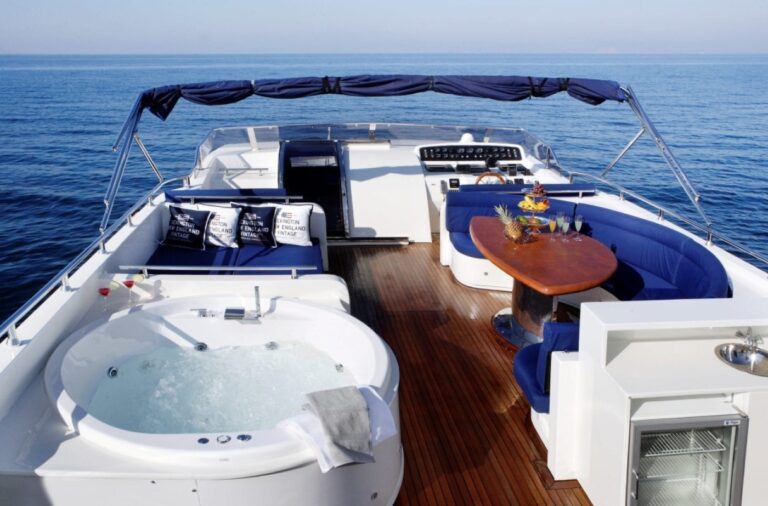 Exterior Relaxation Area With Bath