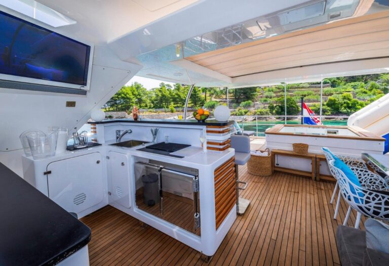 Exterior Relaxation Area With Kitchen