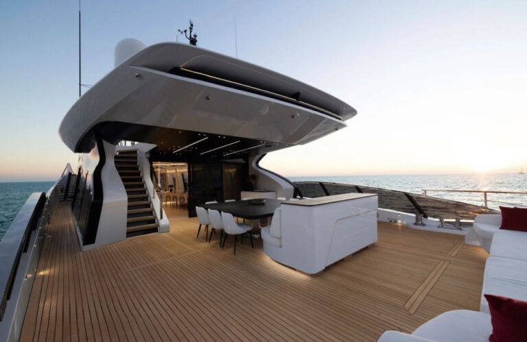 Exterior Relaxation Area With Dining