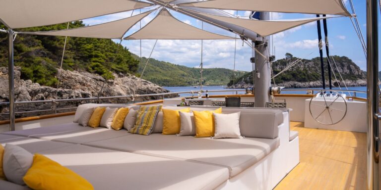 Exterior Relaxation With Captain Area