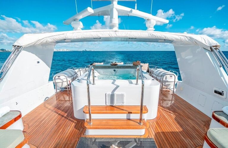 Exterior Sunbathing Area