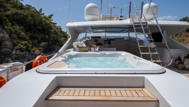 Exterior Sunbathing Area