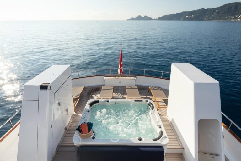 Exterior Sunbathing Area