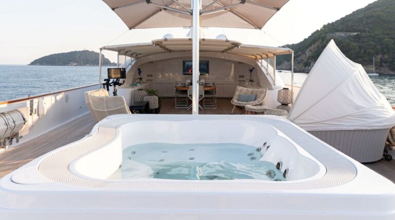 Exterior Sunbathing Area