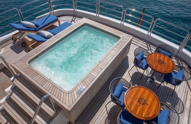Exterior Sunbathing Area