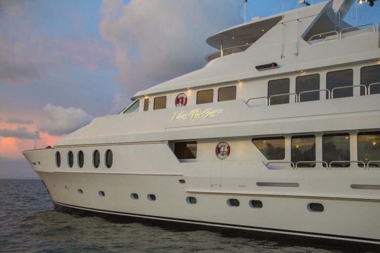 I LOVE THIS BOAT