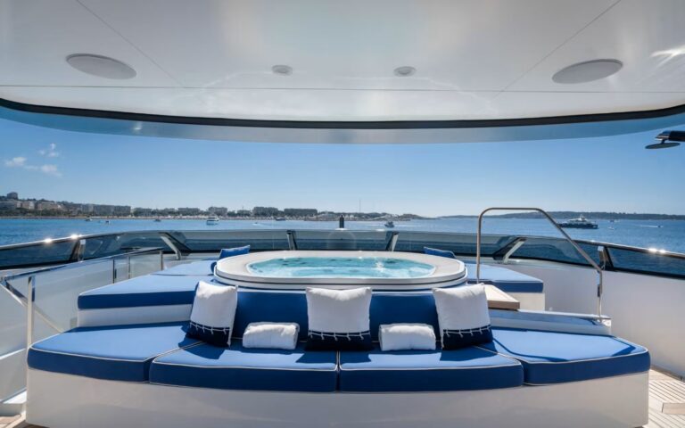 Exterior Swiming Area