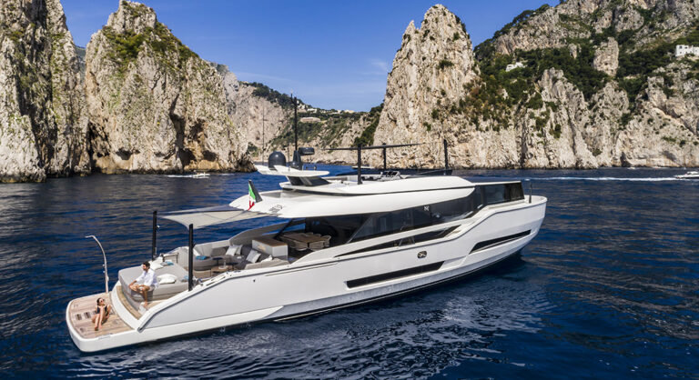 Extra 76 Yacht