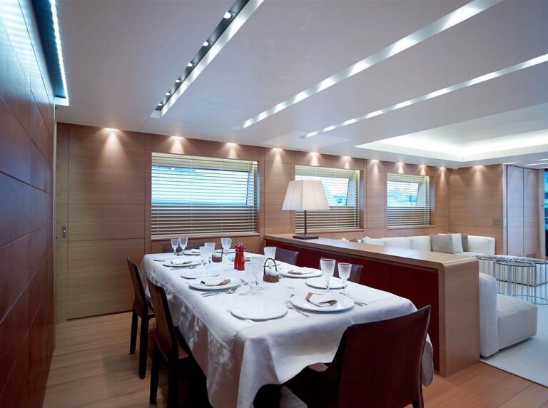 FELIGO interior dining