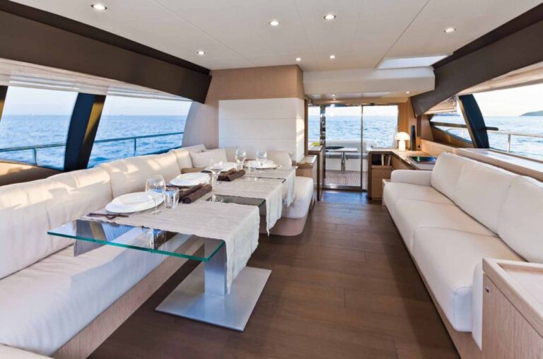 FERETTI 62 -  Salon and Dining