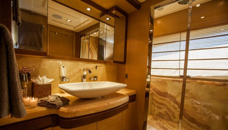FERRETTI - 97 CUSTOM LINE