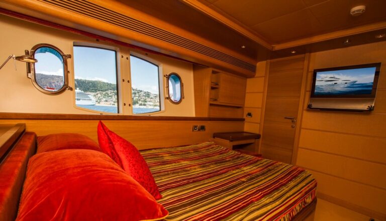 FERRETTI - 97 CUSTOM LINE