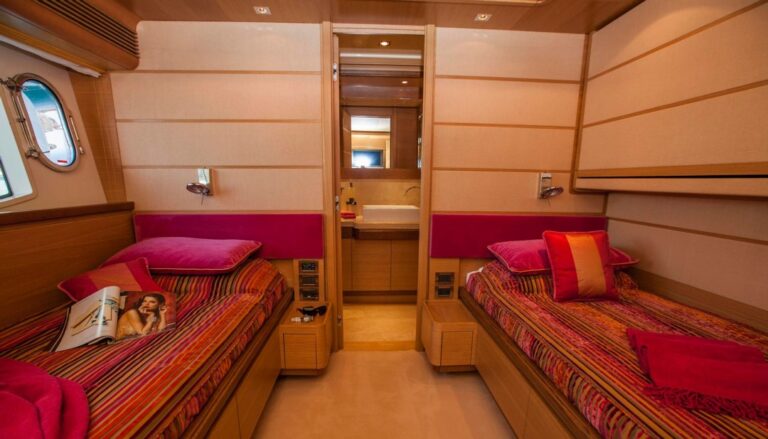 FERRETTI - 97 CUSTOM LINE