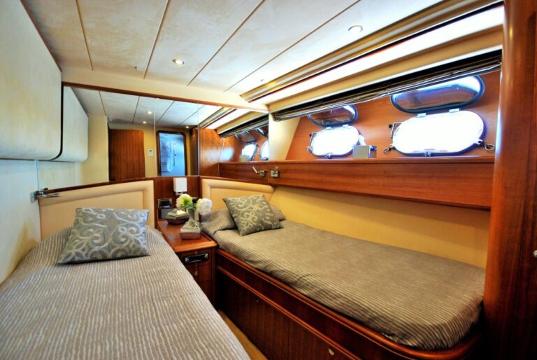 FIGI - Twin cabin