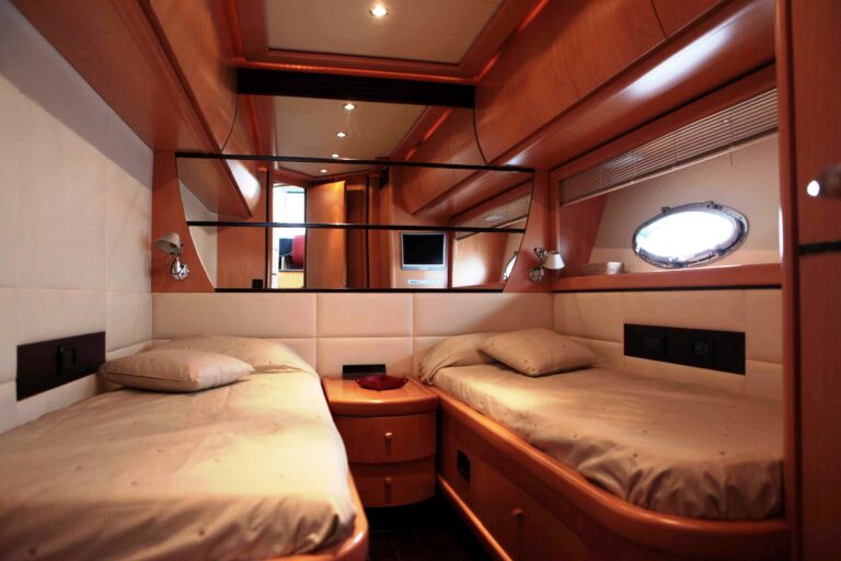 FIRE FLY - Twin Cabin