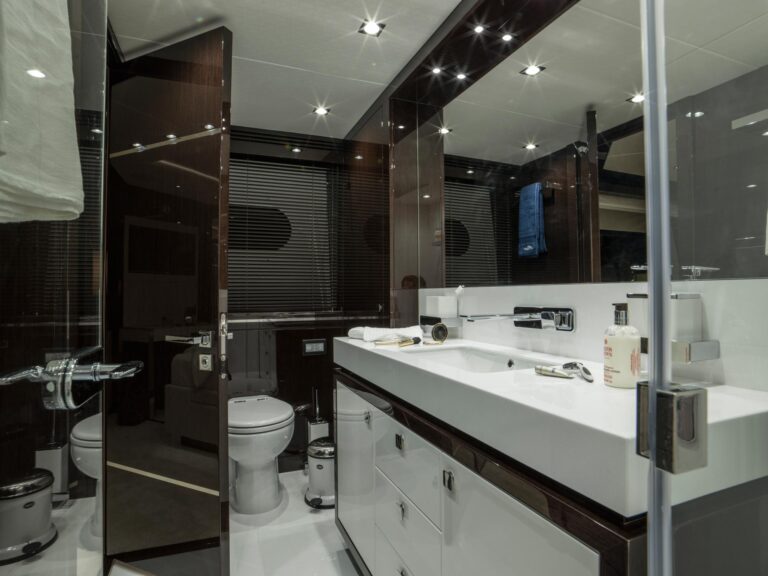 FLEUR - guest bathroom