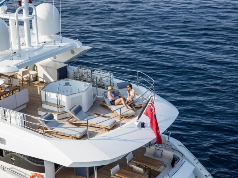 FLEUR - lifestyle photo aft deck with models