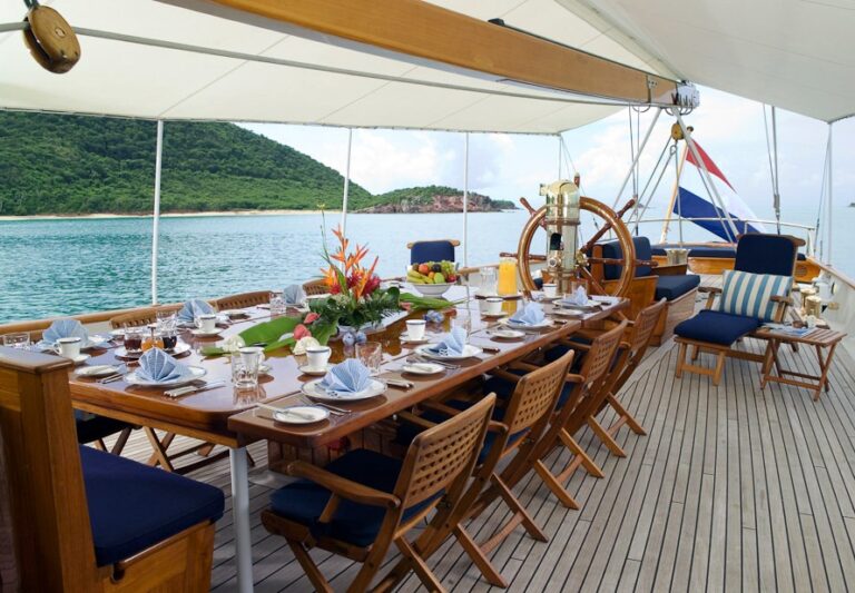 FLEURTJE -  Aft Deck Alfresco Dining