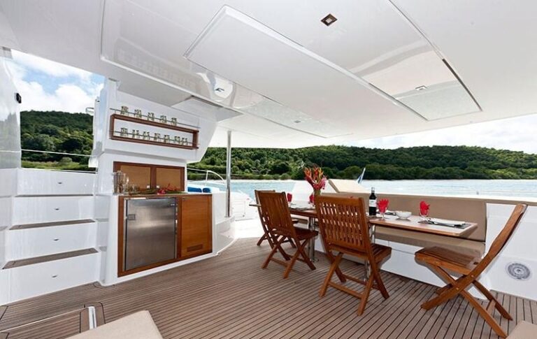 FLOW - Alfresco dining and wet bar