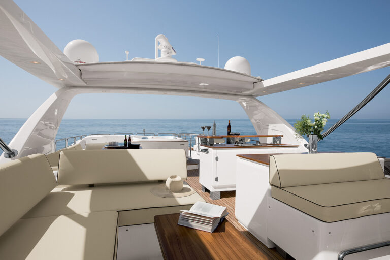 FLYBRIDGE SEATING