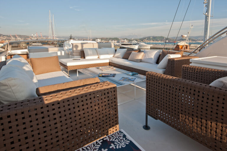 FORTUNA SL82 -  Flybridge Seating