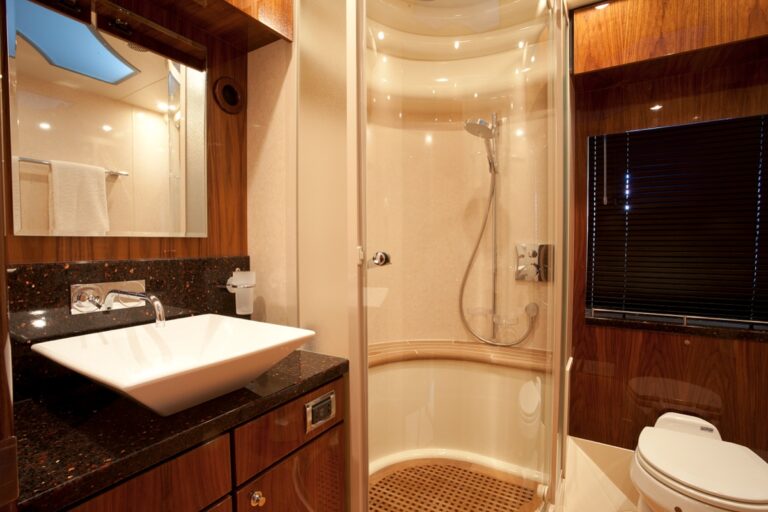 Failrline Squadron 78 XKE -  VIP Bathroom