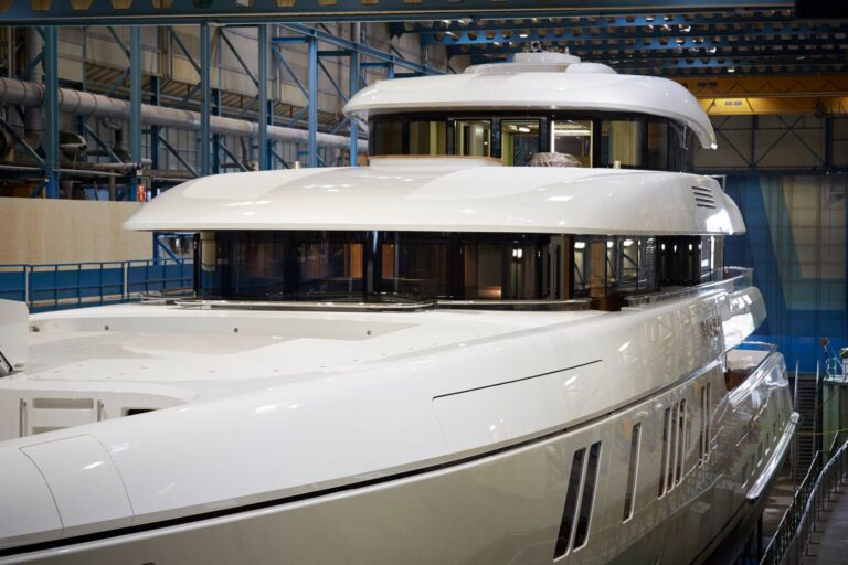 Feadship launched Hasna