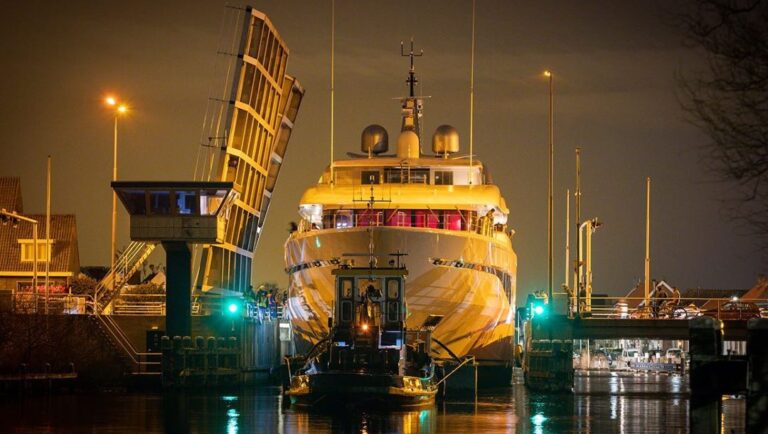 Feadship Yacht Arrow