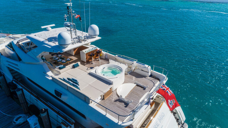 Ferretti 100 AMORE MIO - Sundeck View