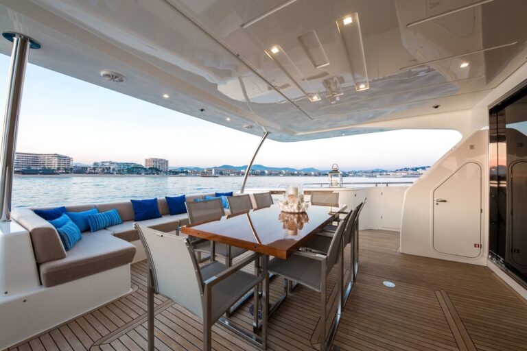 Ferretti 96 JAG B - Alfresco dining