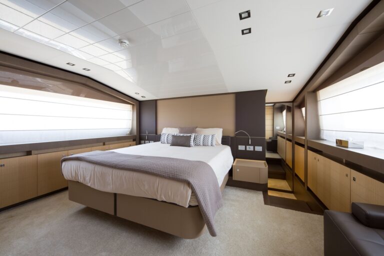 Ferretti 96 JAG B - Master cabin