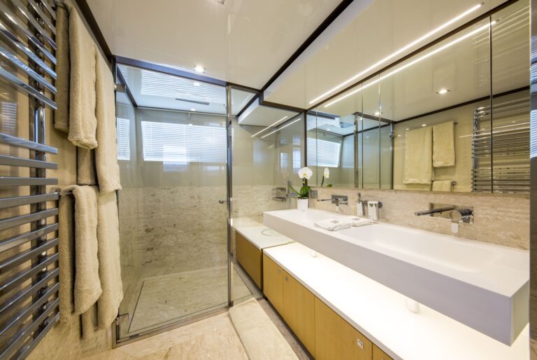 Ferretti 96 JAG B - Master ensuite