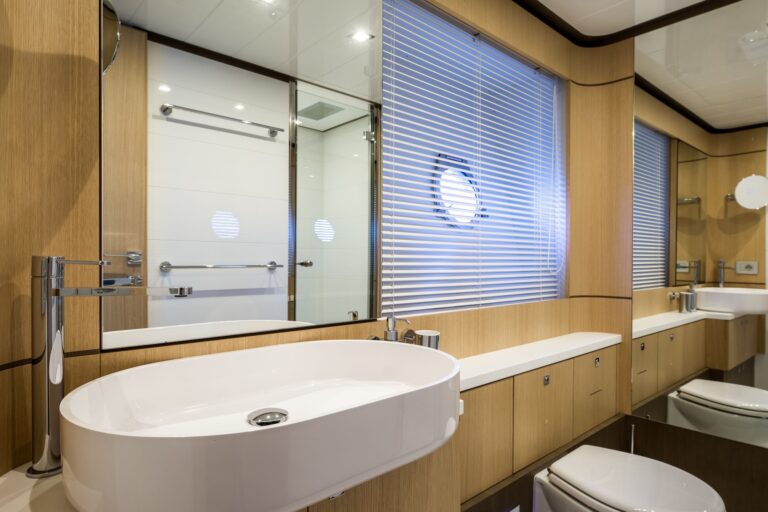 Ferretti 96 JAG B - VIP ensuite