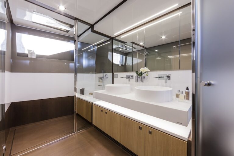 Ferretti 960 superyacht - master cabin bathroom