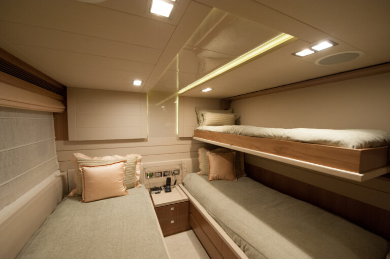 Ferretti AMORE MIO - Twin cabin
