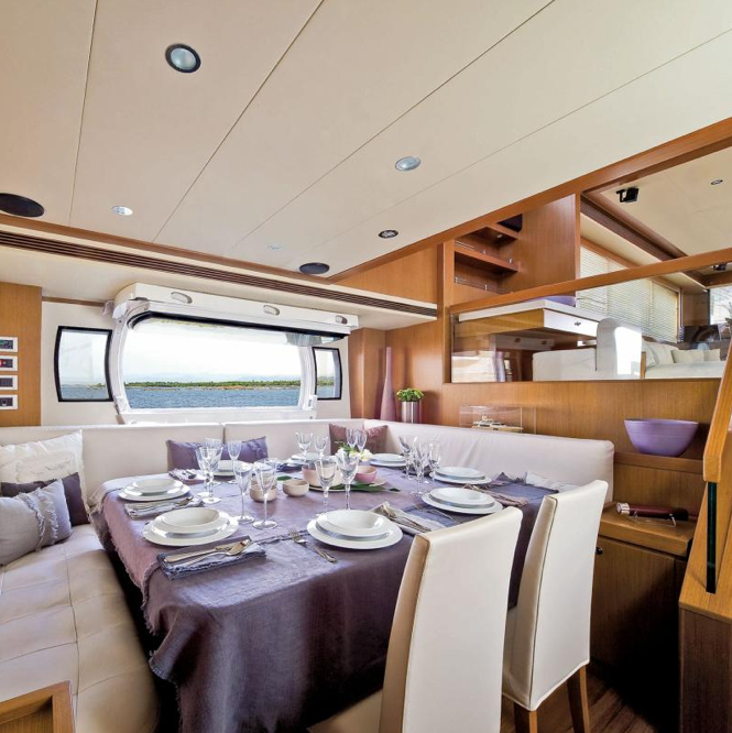 Ferretti Altura 840 Dining Area