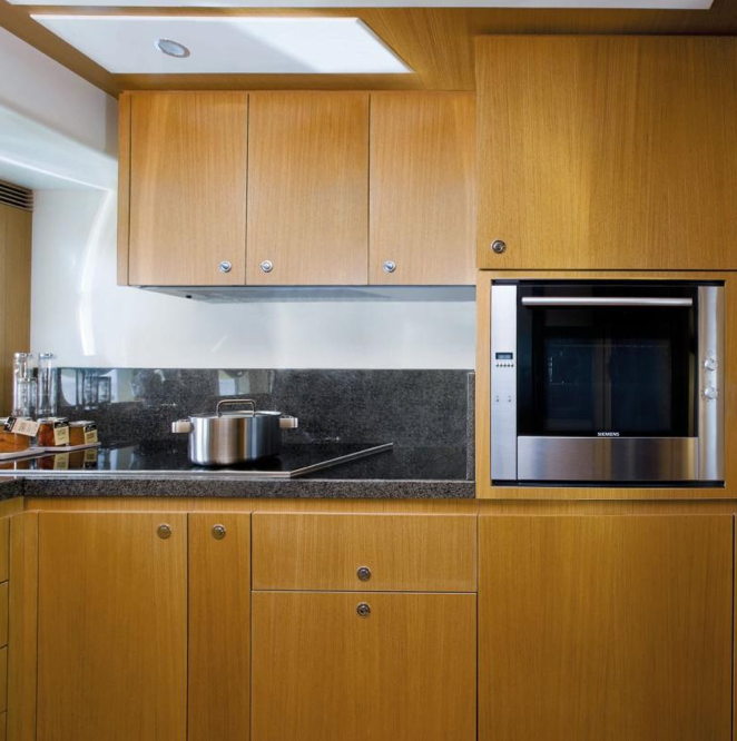 Ferretti Altura 840 Motor Yacht - Galley