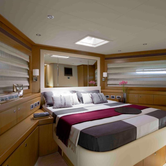 Ferretti Altura 840 Motor Yacht Guest Cabin