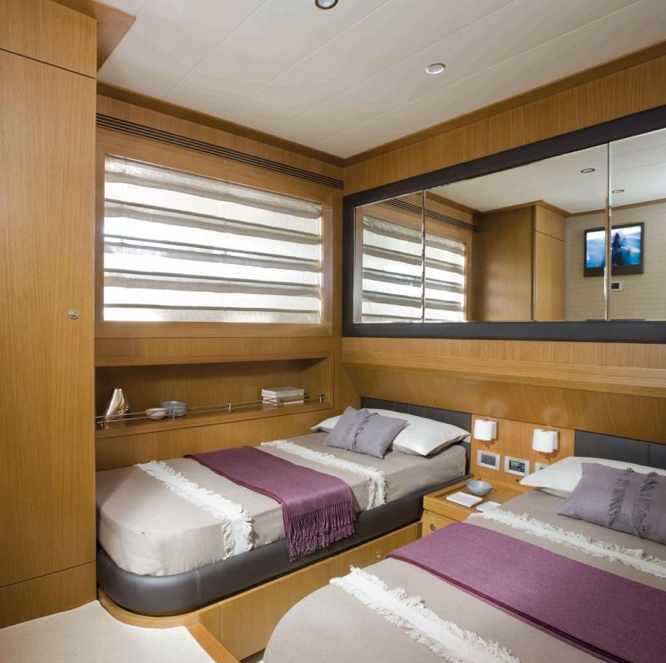 Ferretti Altura 840 Twin Cabin