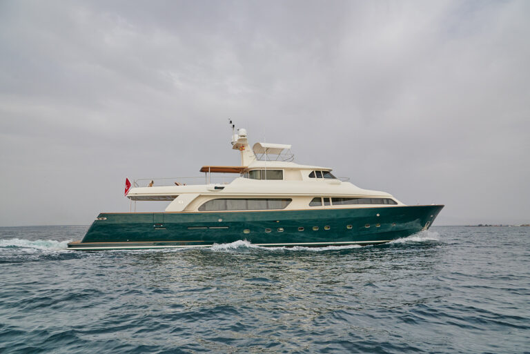 Ferretti Motor Yacht IMAGINE - Underway