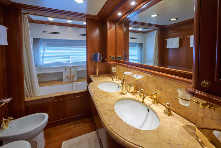 Ferretti Motor Yacht IMAGINE - VIP ensuite